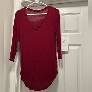 Long sleeve maroon v-neck shirt